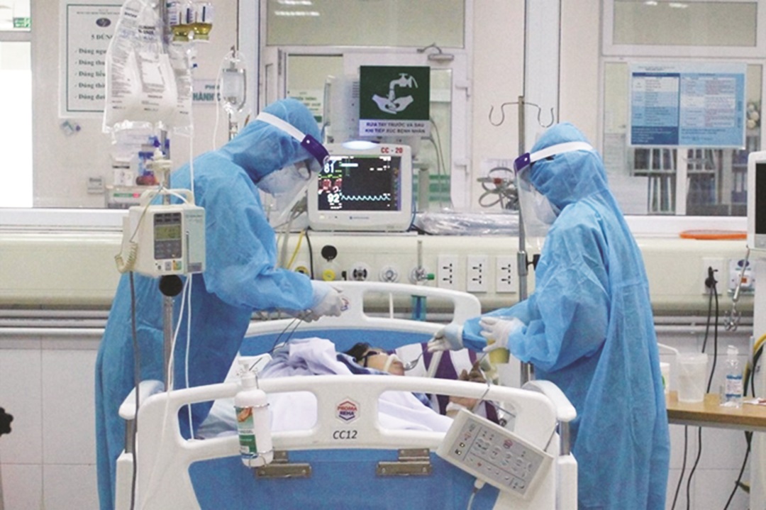 Chăm sóc bệnh nhân COVID-19 tại Bệnh viện Bệnh Nhiệt đới Trung ương.